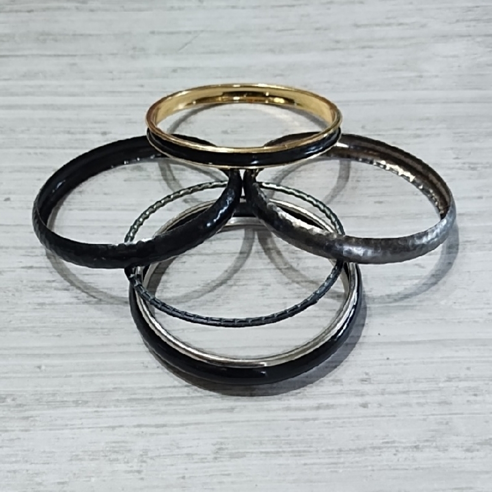 Set Of 5 Elegant Black, Gold and Silver Tone Metal Bangle Bracelets
